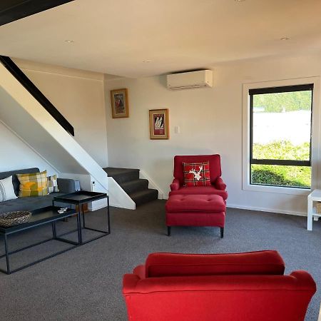 Views On Parry - Lake Hawea Holiday Home Lago Hawea Exterior foto
