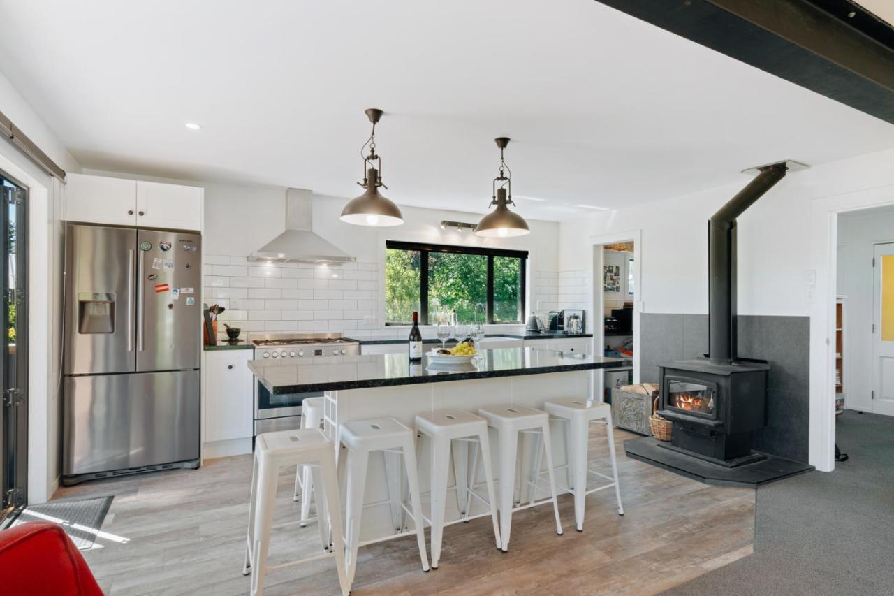 Views On Parry - Lake Hawea Holiday Home Lago Hawea Exterior foto