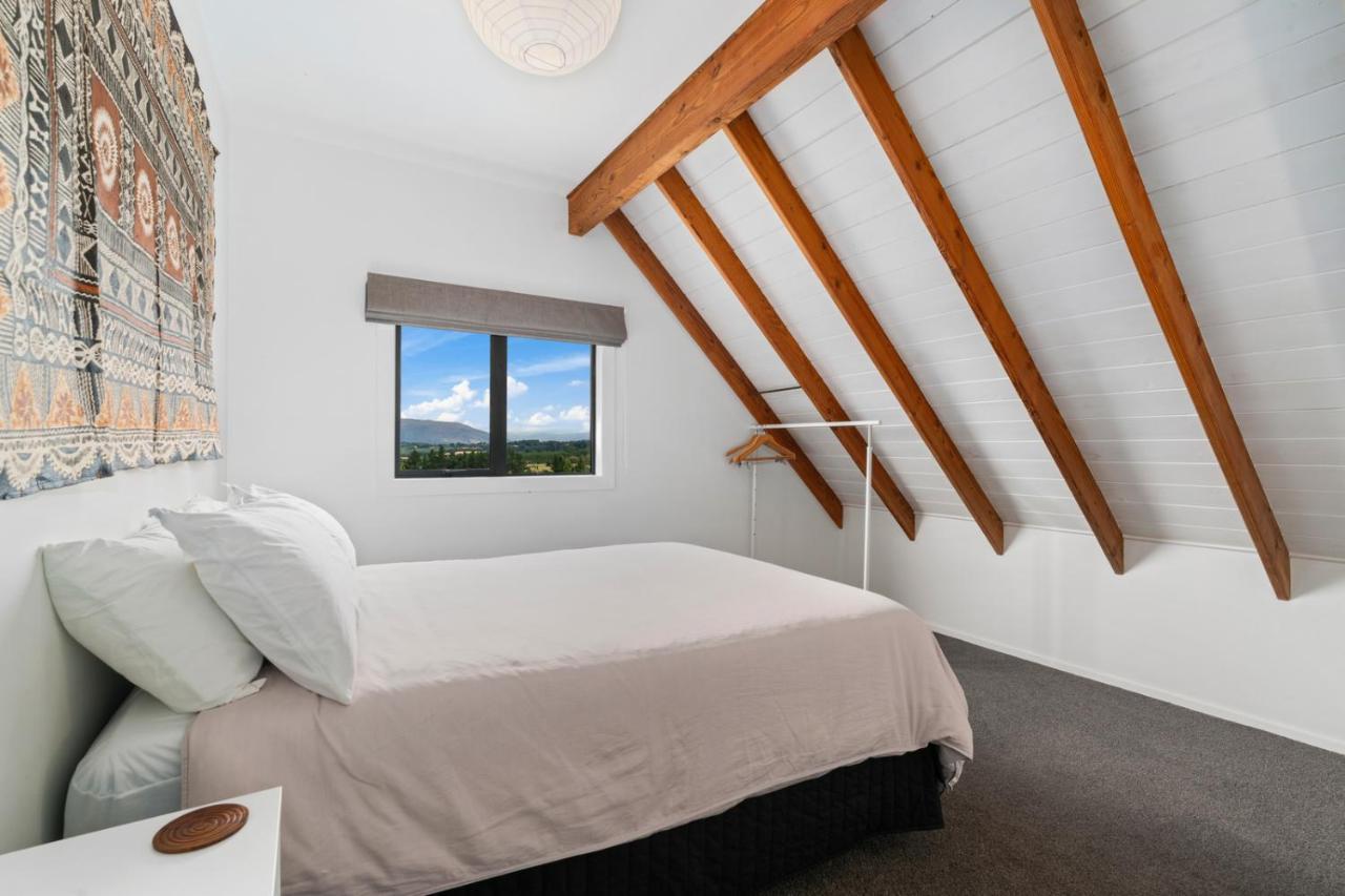 Views On Parry - Lake Hawea Holiday Home Lago Hawea Exterior foto