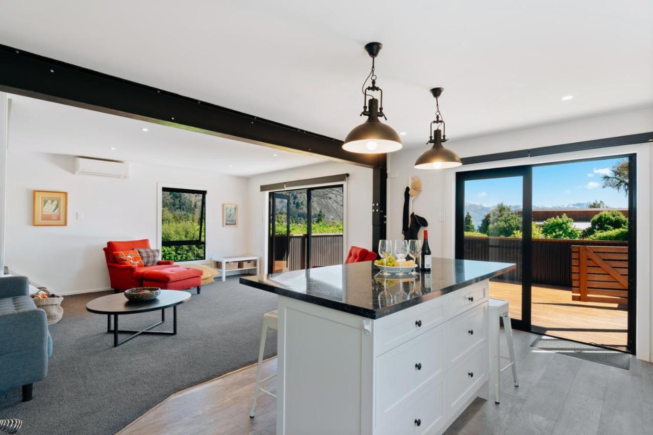 Views On Parry - Lake Hawea Holiday Home Lago Hawea Exterior foto