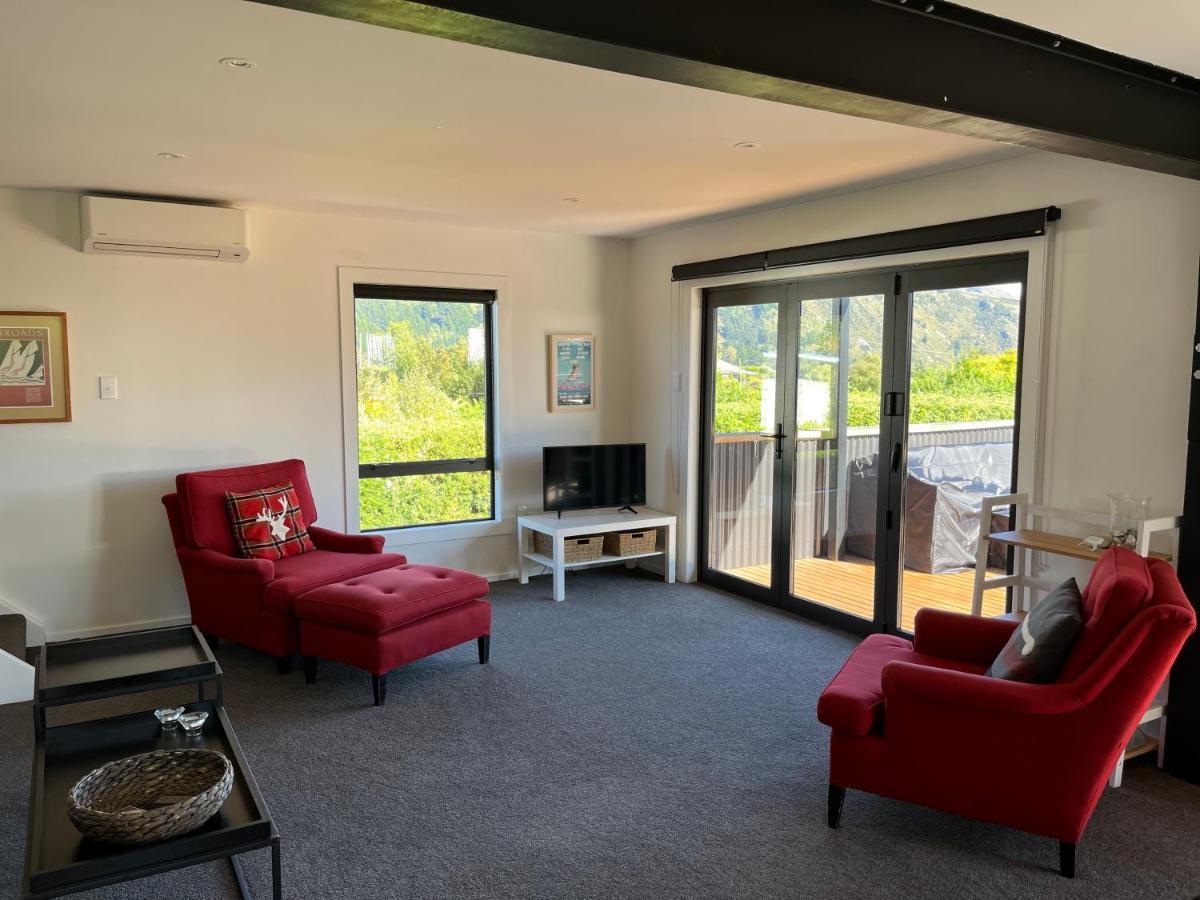 Views On Parry - Lake Hawea Holiday Home Lago Hawea Exterior foto