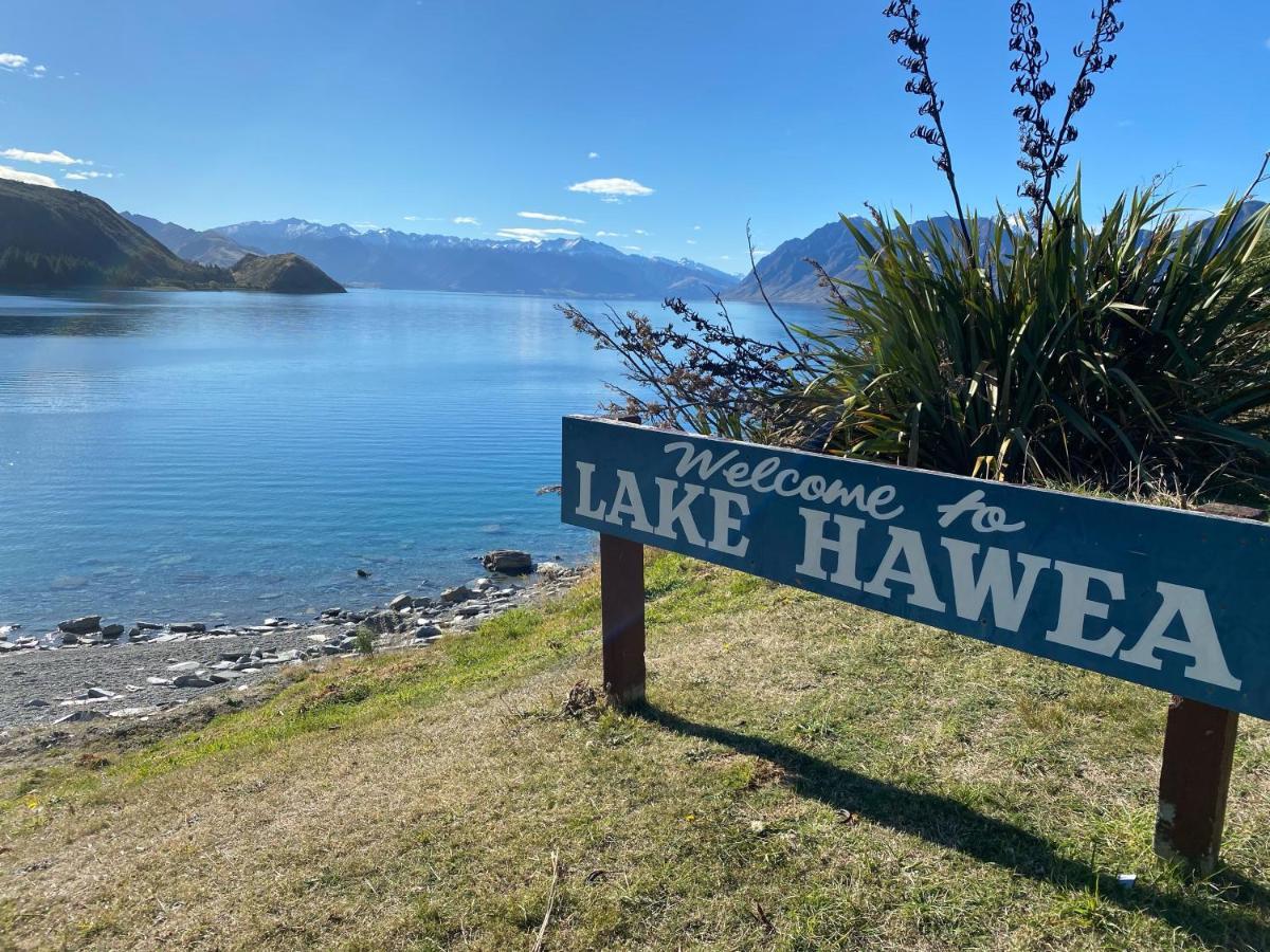 Views On Parry - Lake Hawea Holiday Home Lago Hawea Exterior foto